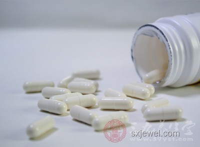 精神病患抠出老人眼球事件官方回应对比分析